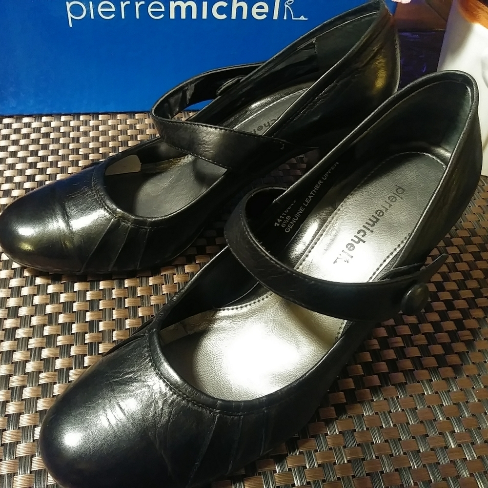 Pierre Michel heels size 6.5 B.